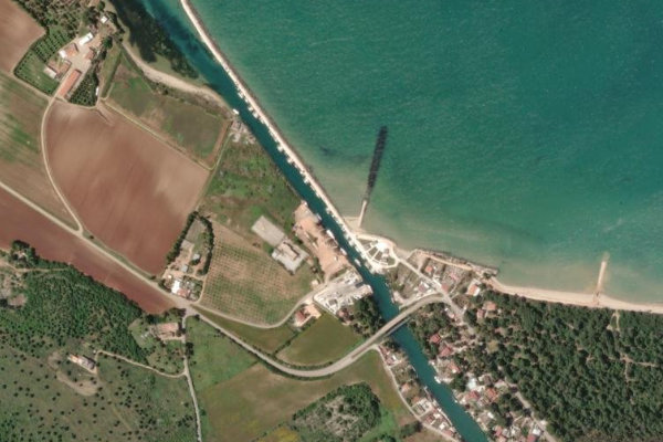 Satellitenbild der Umgebung von Foce Capojale