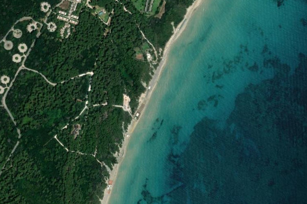 Satellitenbild der Umgebung von Alimini