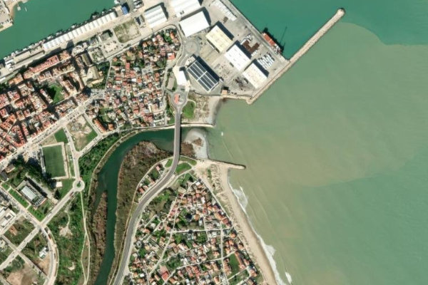 Satellitenbild der Umgebung von Riu Serpis
