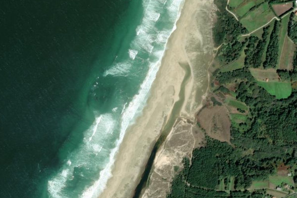 Satellitenbild der Umgebung von Rego da Lagoa