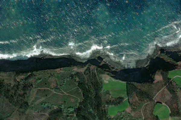Satellitenbild der Umgebung von Regatu de Lloréu