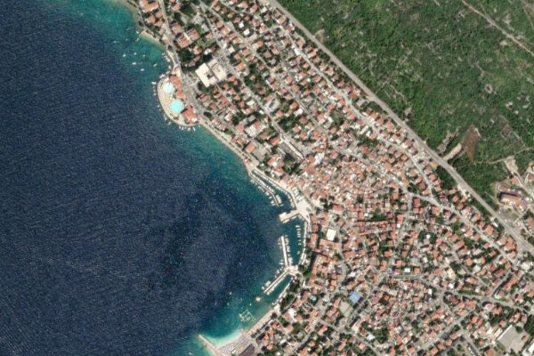 Satellitenbild der Umgebung von Luka Selce