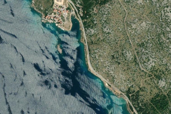Satellitenbild der Umgebung von Plitka Draga