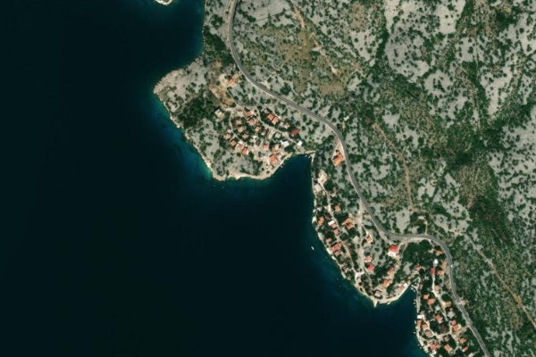 Satellitenbild der Umgebung von Barić Draga