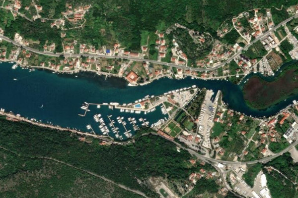 Satellitenbild der Umgebung von Rožat