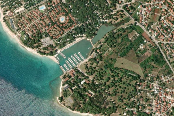 Satellitenbild der Umgebung von Valbandon