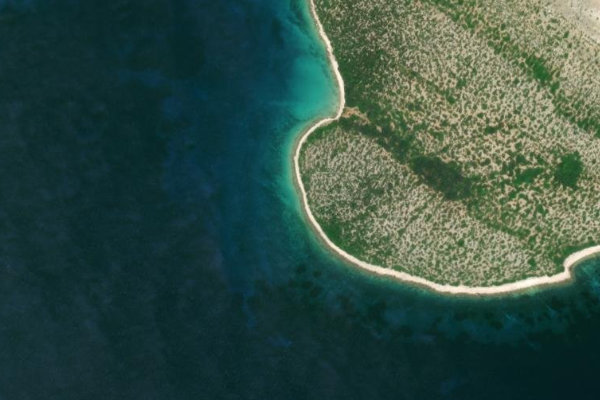 Satellitenbild der Umgebung von Rt Koromačna