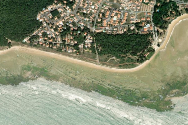 Satellitenbild der Umgebung von Plage de Belesbat
