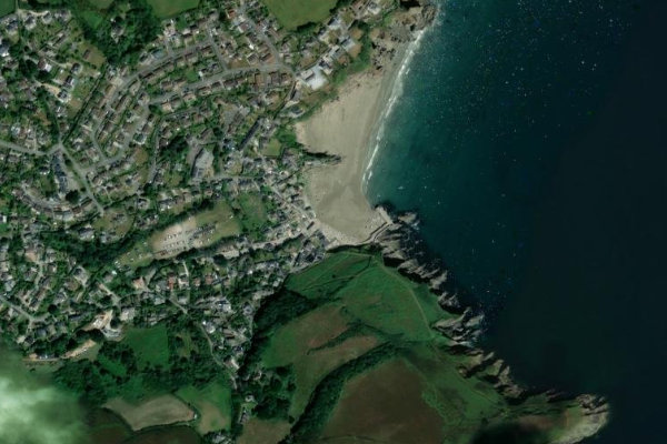 Satellitenbild der Umgebung von Gorran Haven Beach