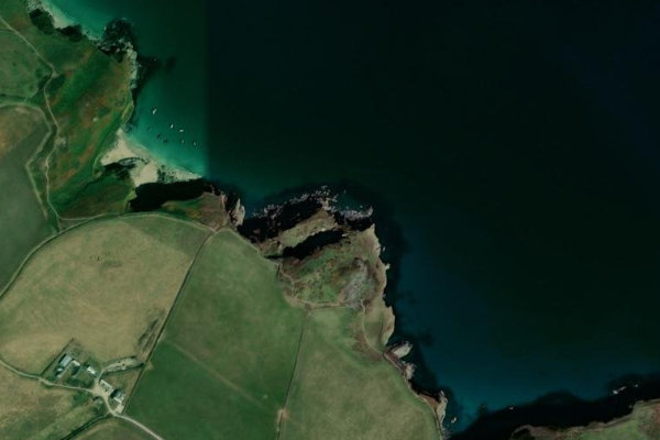 Satellitenbild der Umgebung von Com Head