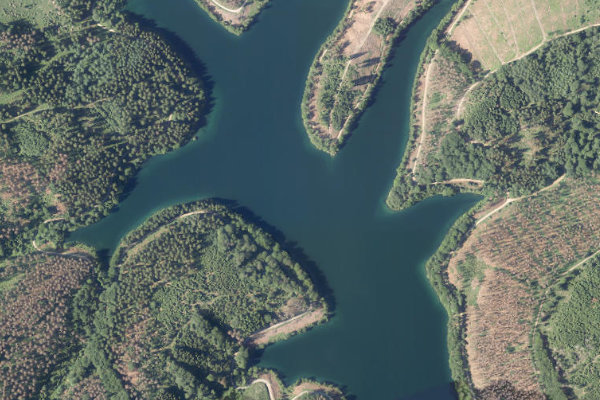 Satellitenbild der Umgebung von Genkeltalsperre