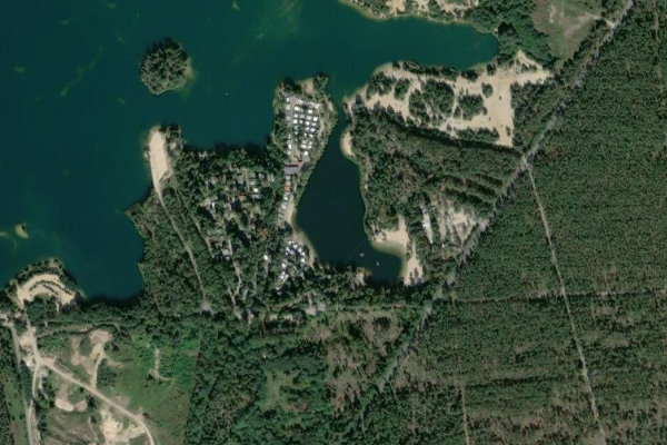 Satellitenbild der Umgebung von Waldbad (Zeischa)