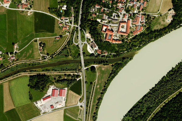 Satellitenbild der Umgebung von Attel