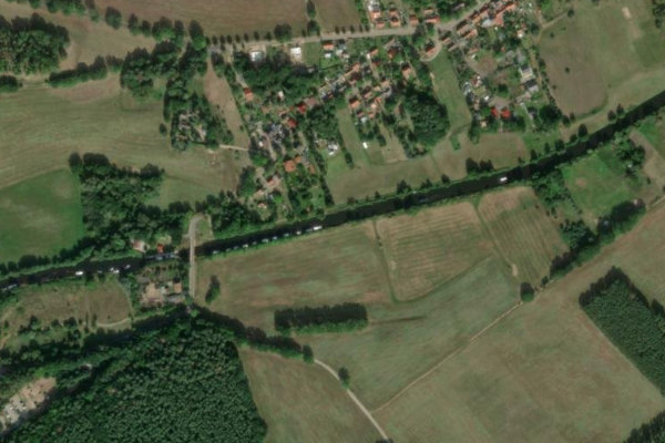 Satellitenbild der Umgebung von Hüttenkanal (Kleinzerlang)