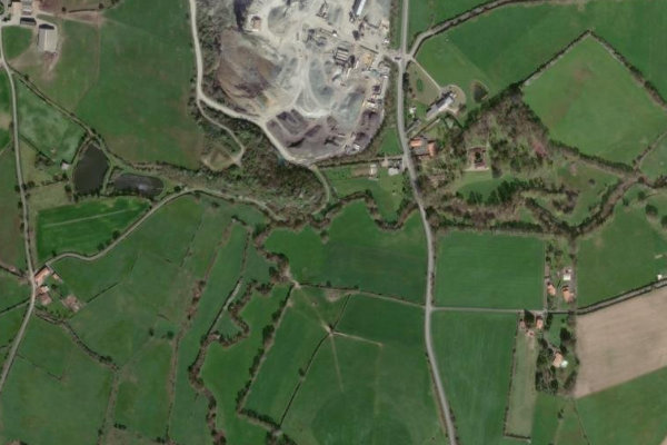 Satellitenbild der Umgebung von l'Ouin (Mauleon)