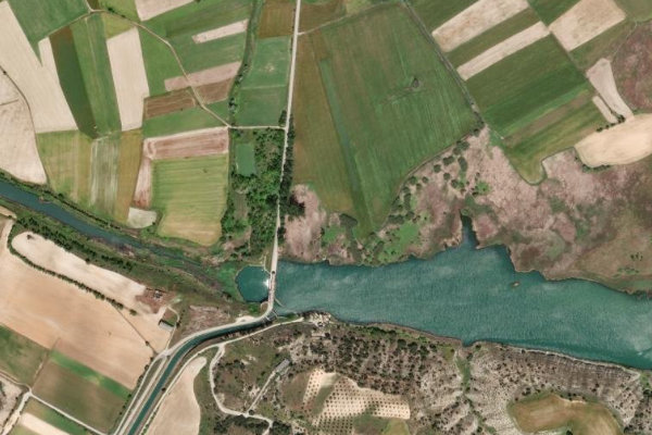Satellitenbild der Umgebung von Embalse de Almoguera