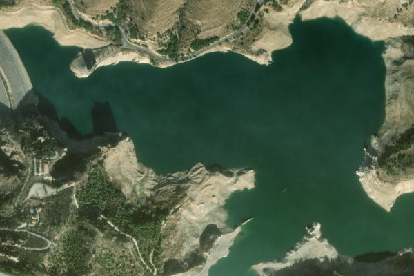 Satellitenbild der Umgebung von Embalse de Canales