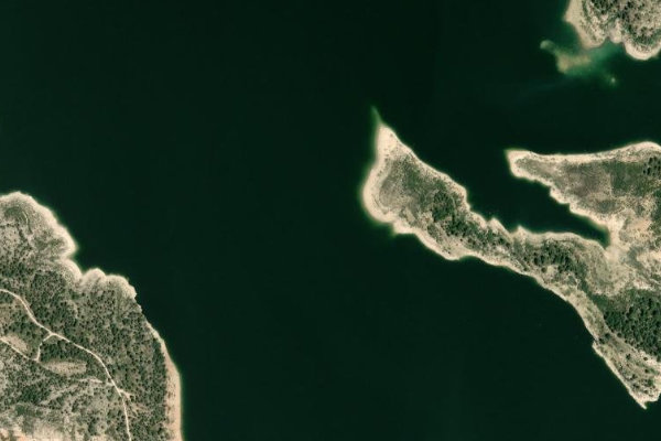 Satellitenbild der Umgebung von Embalse de Contreras