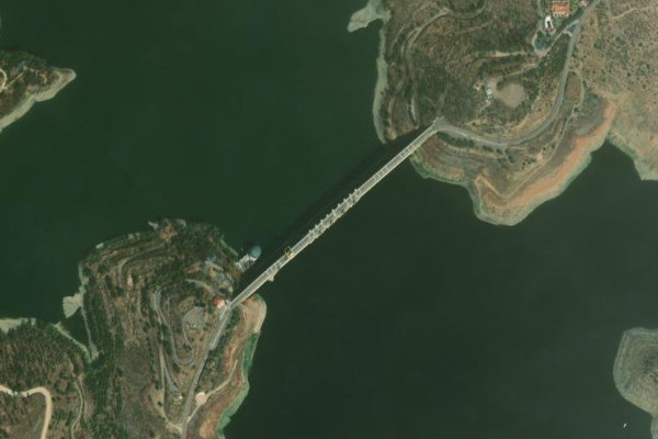 Satellitenbild der Umgebung von Embalse de La Serena