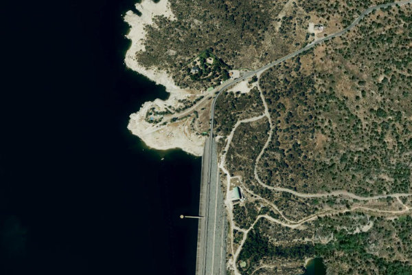 Satellitenbild der Umgebung von Embalse de Valmayor