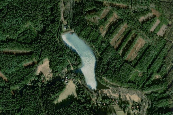 Satellitenbild der Umgebung von Bílý Halštrov