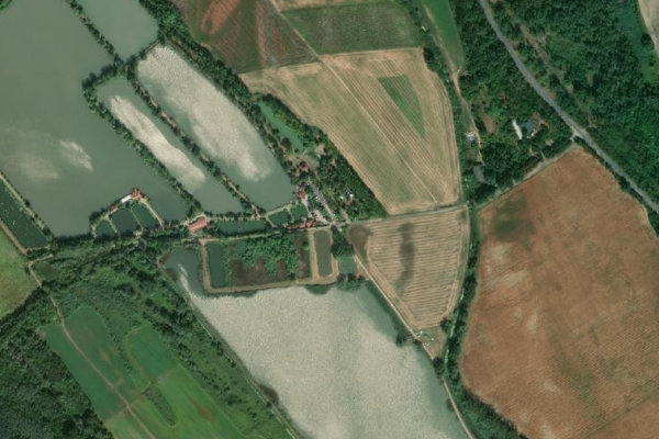 Satellitenbild der Umgebung von Préri Horgásztó (Szigetbecse–Makád térsége)