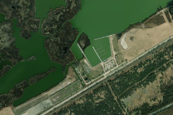 Satellitenbild der Umgebung von Velencei-tó (Agárd–Gárdony)