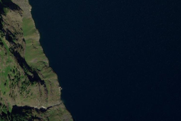 Satellitenbild der Umgebung von Stigen · Küste