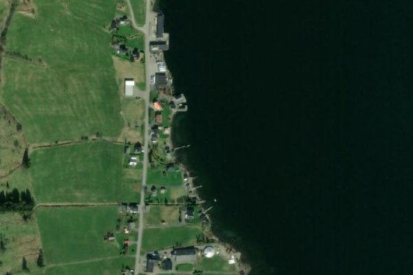 Satellitenbild der Umgebung von Eidså · Küste
