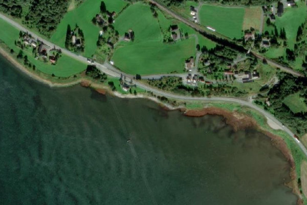 Satellitenbild der Umgebung von Fleskhus · Küste