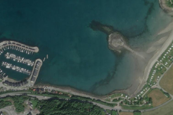 Satellitenbild der Umgebung von Bremnes havn