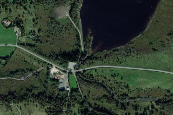Satellitenbild der Umgebung von Svia