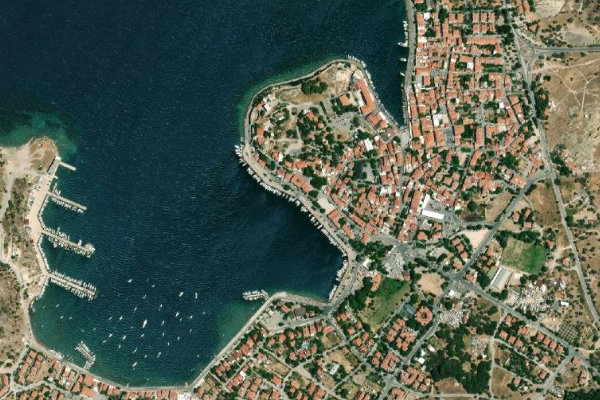 Satellitenbild der Umgebung von Foça