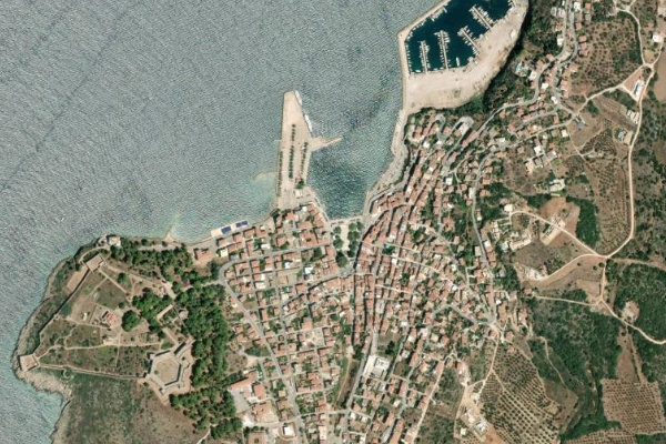 Satellitenbild der Umgebung von Pylos · Hafen