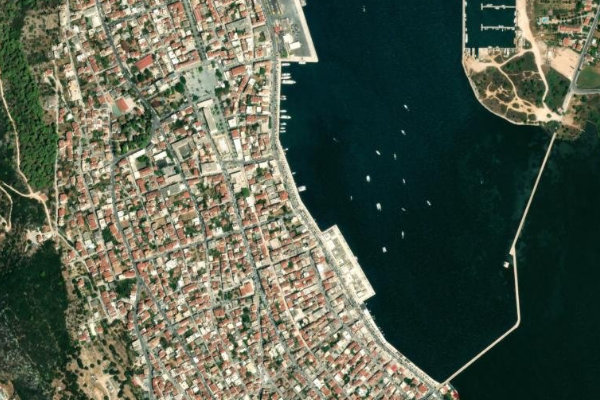 Satellitenbild der Umgebung von Argostoli · Hafen