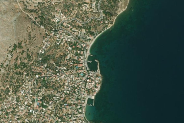 Satellitenbild der Umgebung von Limenískos Daskalópetra