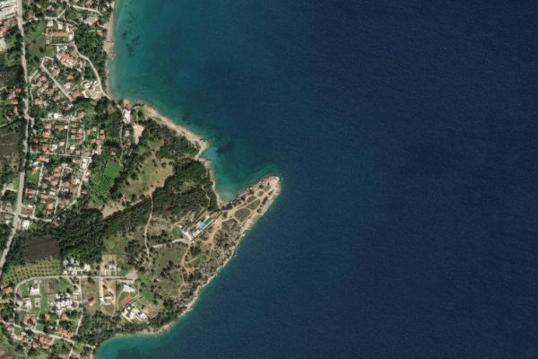 Satellitenbild der Umgebung von Ákra Sofía