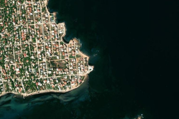 Satellitenbild der Umgebung von Ákra Veláni
