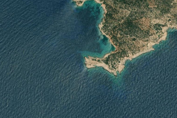 Satellitenbild der Umgebung von Ákra Karávi