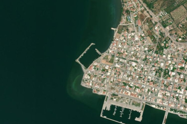 Satellitenbild der Umgebung von Liménas Itéas