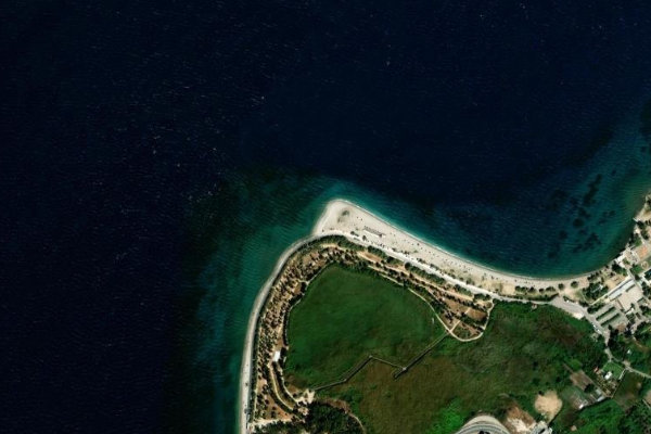 Satellitenbild der Umgebung von Ákra Agía