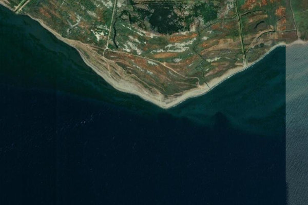 Satellitenbild der Umgebung von Ákra Mórnos
