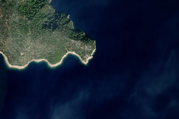 Satellitenbild der Umgebung von Ákra Oxeiá