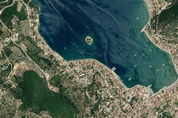 Satellitenbild der Umgebung von Limáni Vathý