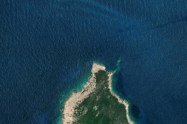 Satellitenbild der Umgebung von Ákra Athéras