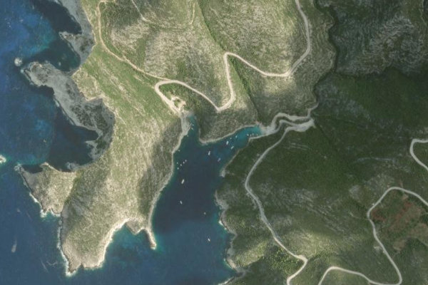 Satellitenbild der Umgebung von porto vromi