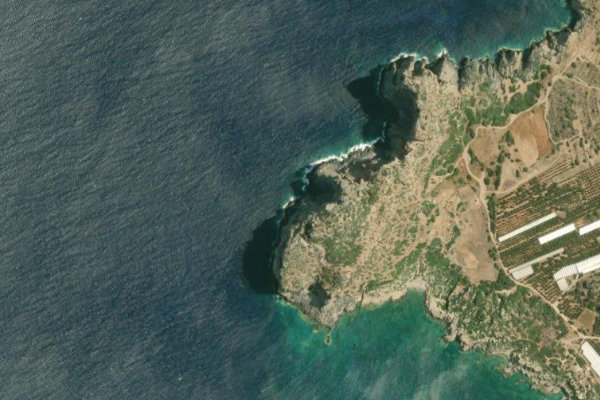 Satellitenbild der Umgebung von Ákra Koutrí
