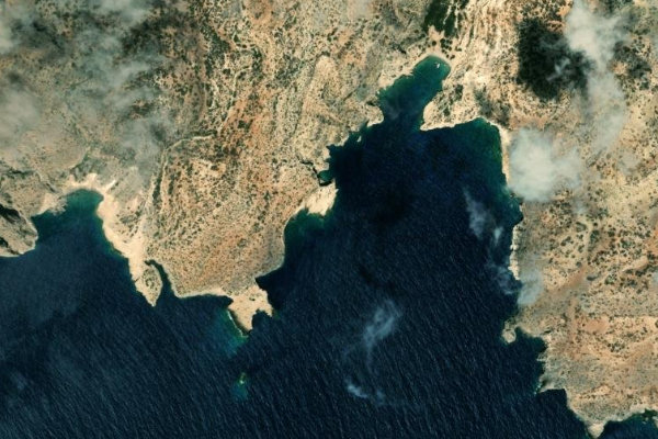 Satellitenbild der Umgebung von Órmos Martséllos