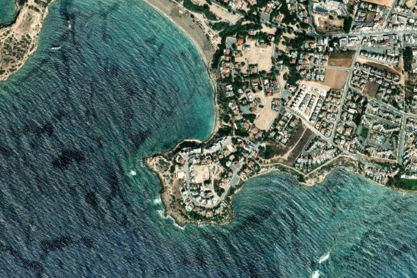 Δορυφορική εικόνα της περιοχής γύρω από Πάφος · σημείο πρόσβασης στην ακτή 190