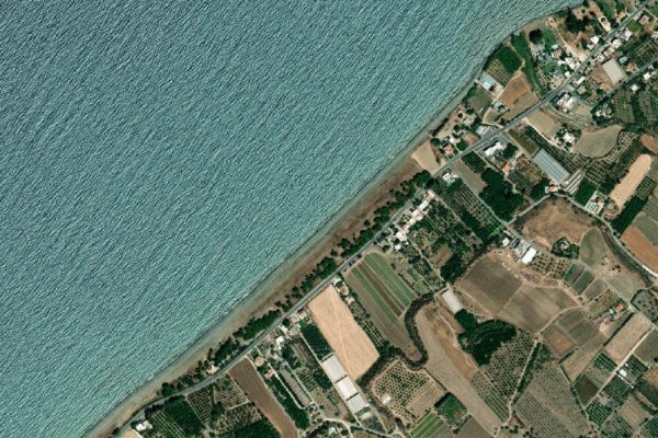 Δορυφορική εικόνα της περιοχής γύρω από Mavralis Beach